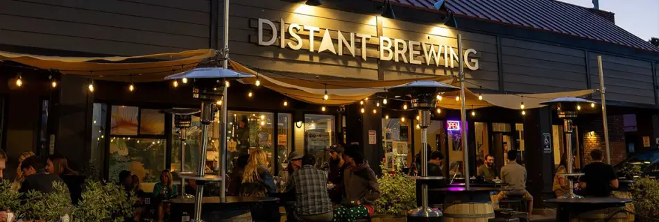 distant brewing restaurant in mammoth lakes california outdoor patio