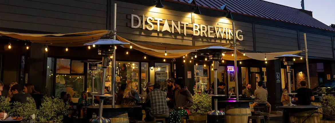 distant brewing restaurant in mammoth lakes california outdoor patio